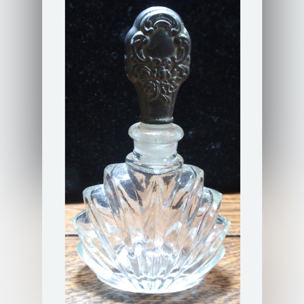 VINTAGE PERFUME BOTTLE